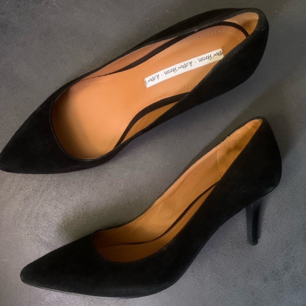 Shoes and Other Stories Black Suede Classic Pump. Woman’s size7 - like a 6/6.5